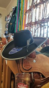 “Como incorporar o chapéu cowboy no seu guarda-roupa”插图
