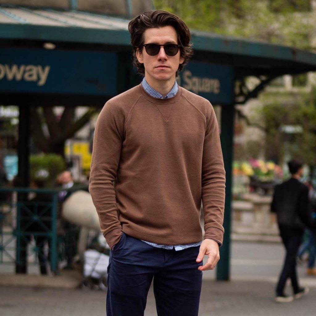 Short sweaters, or cropped sweaters, are a trendy and somewhat daring piece in men's fashion. They can be a bold statement or a subtle addition to an outfit