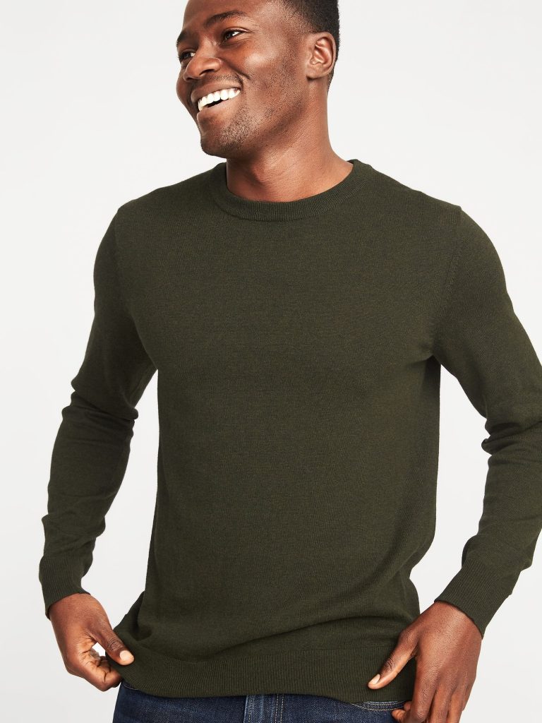 Mens crew neck sweaters is a wardrobe essential that transcends seasonal trends, offering both comfort and style.