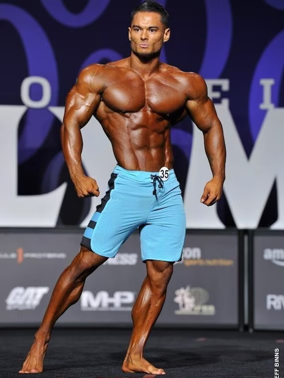 Men's physique board shorts, when selecting men's gym shorts for bodybuilding or fitness training, there are several essential elements