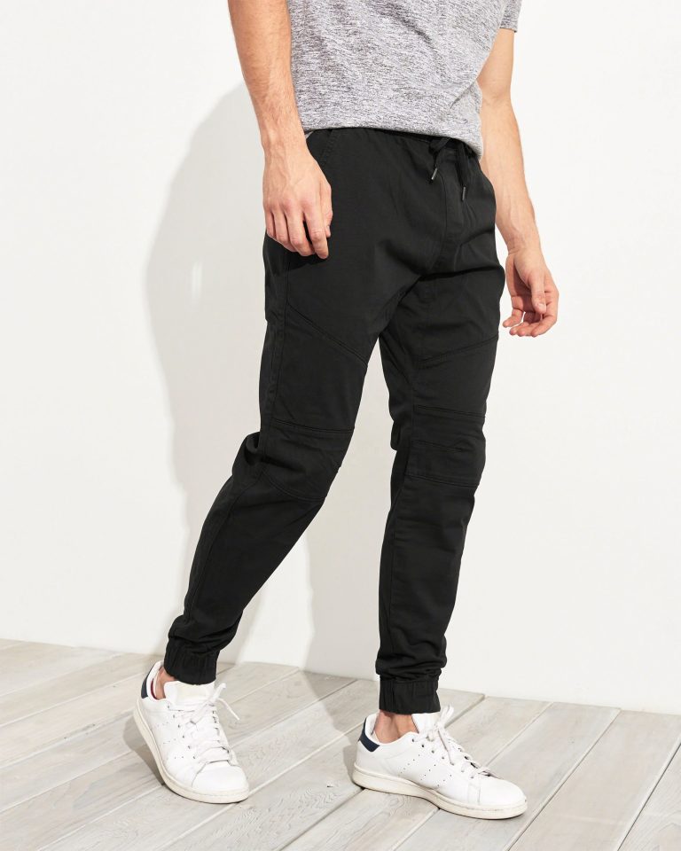 Jogger pants for men have transcended their athletic origins to become a staple in modern men's fashion.