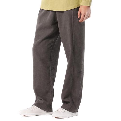 Baggy pants men have made a significant comeback in men's fashion, offering comfort, versatility, and a touch of effortless style.