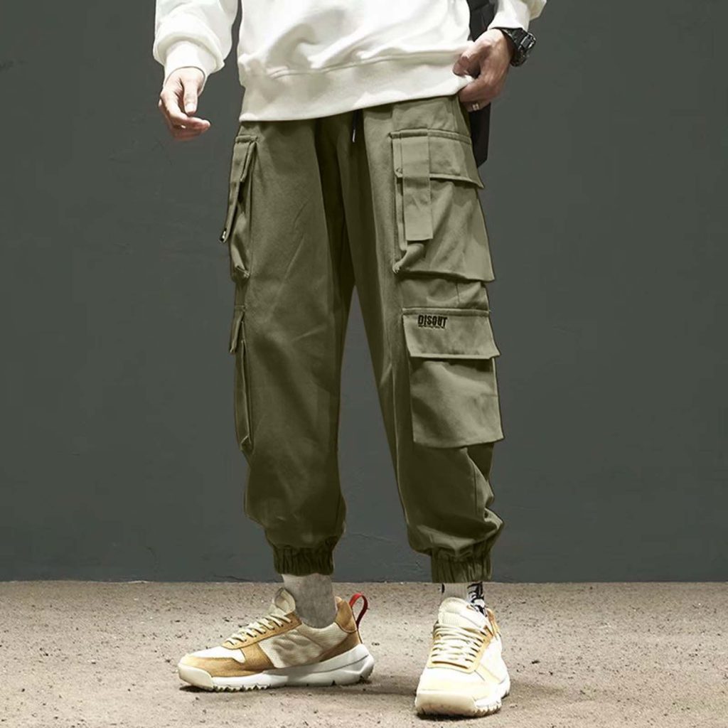 what to wear with green cargo pants