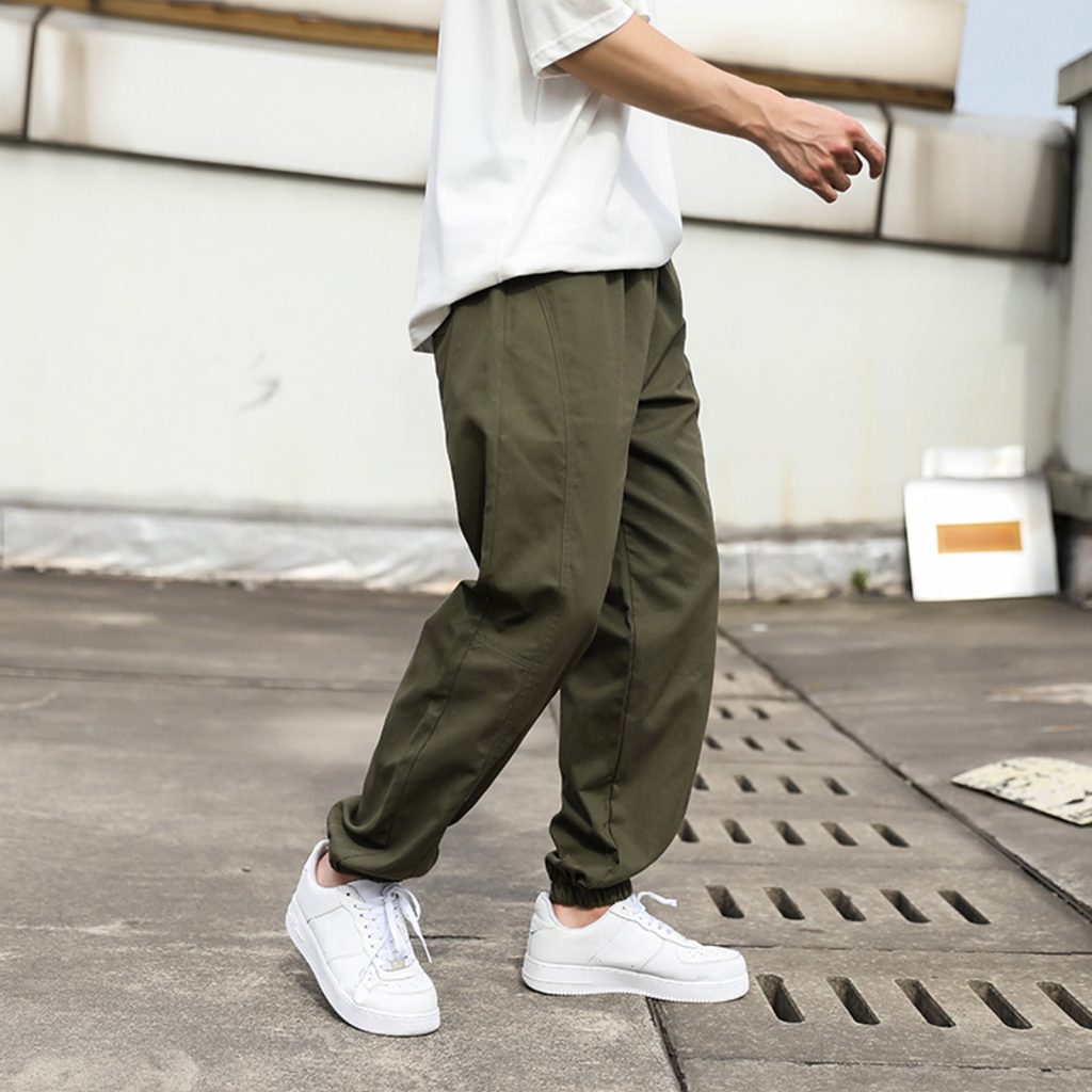 what to wear with green cargo pants