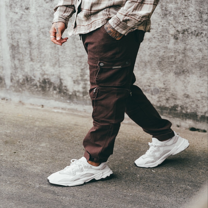 brown cargo pants outfit men