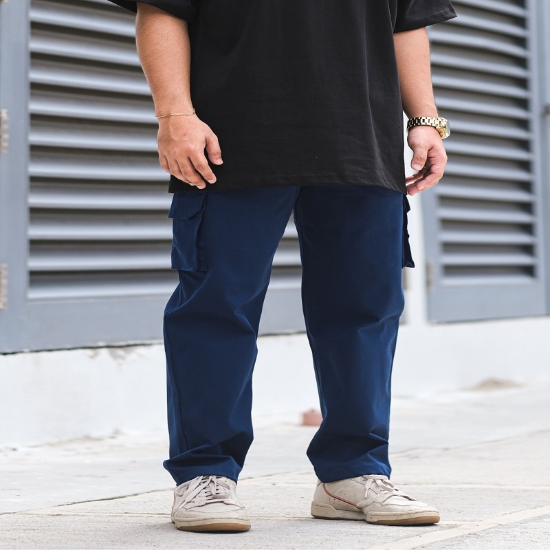 blue cargo pants outfit