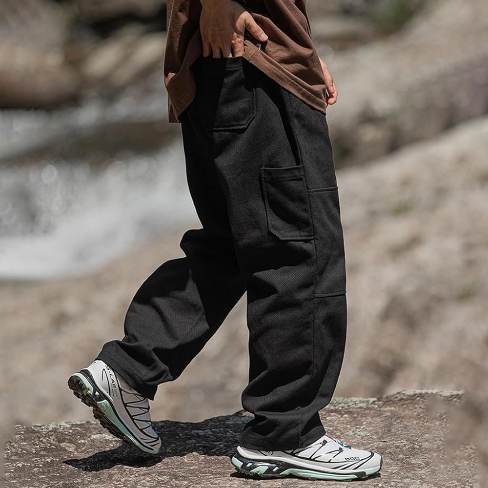 Black cargo pants outfit