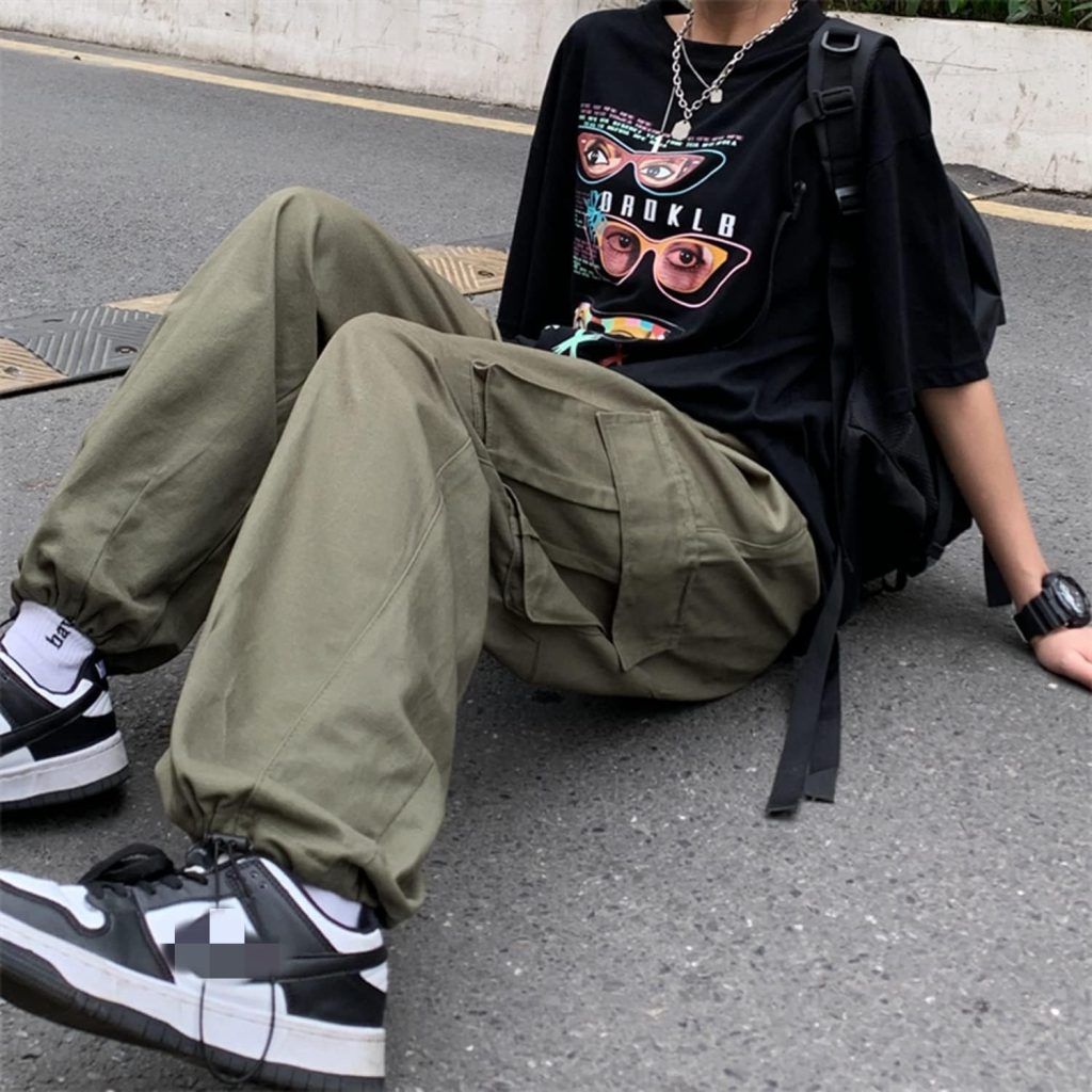 Y2k cargo pants outfit