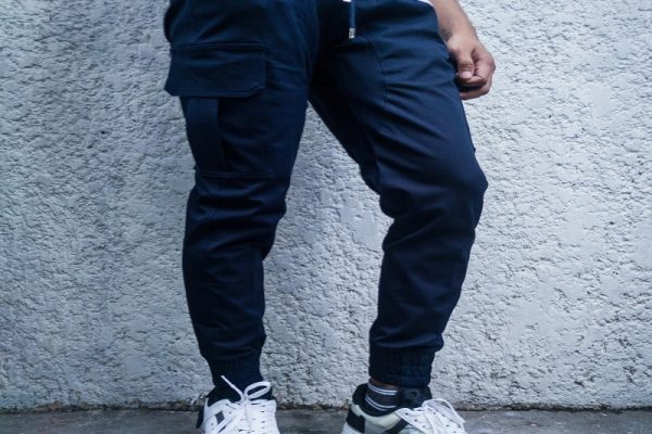 blue cargo pants outfit