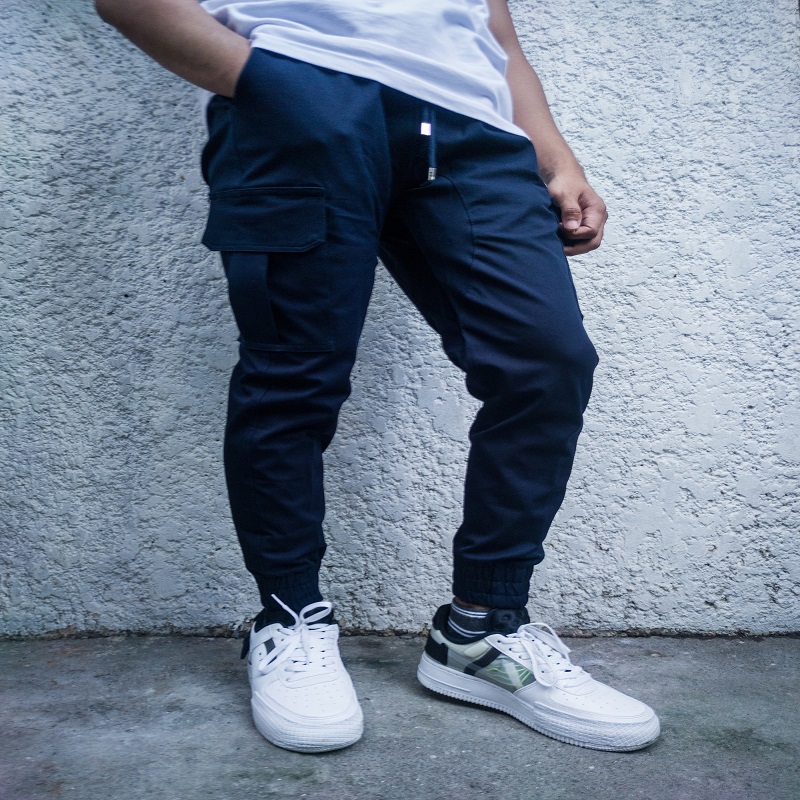 blue cargo pants outfit