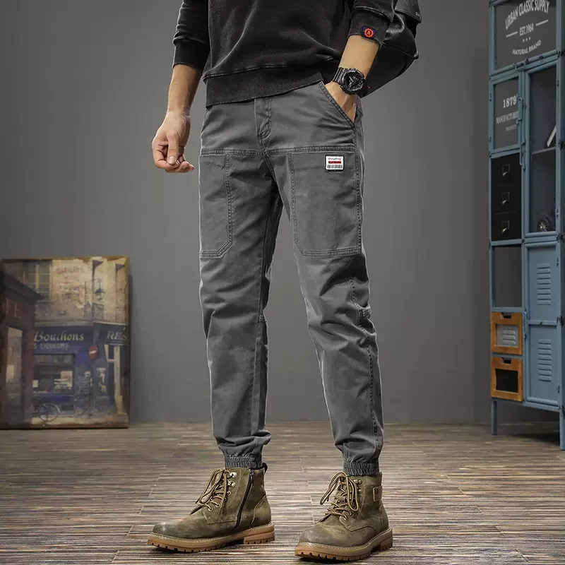 Outfit with cargo pants