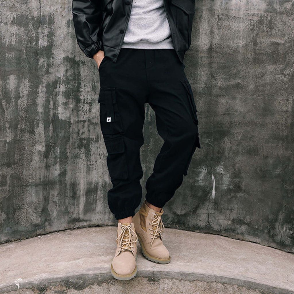 Black cargo pants outfit