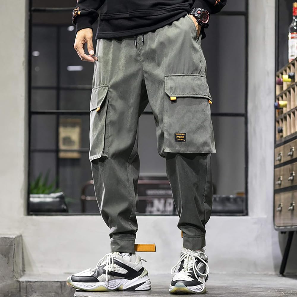 Gray cargo pants outfit