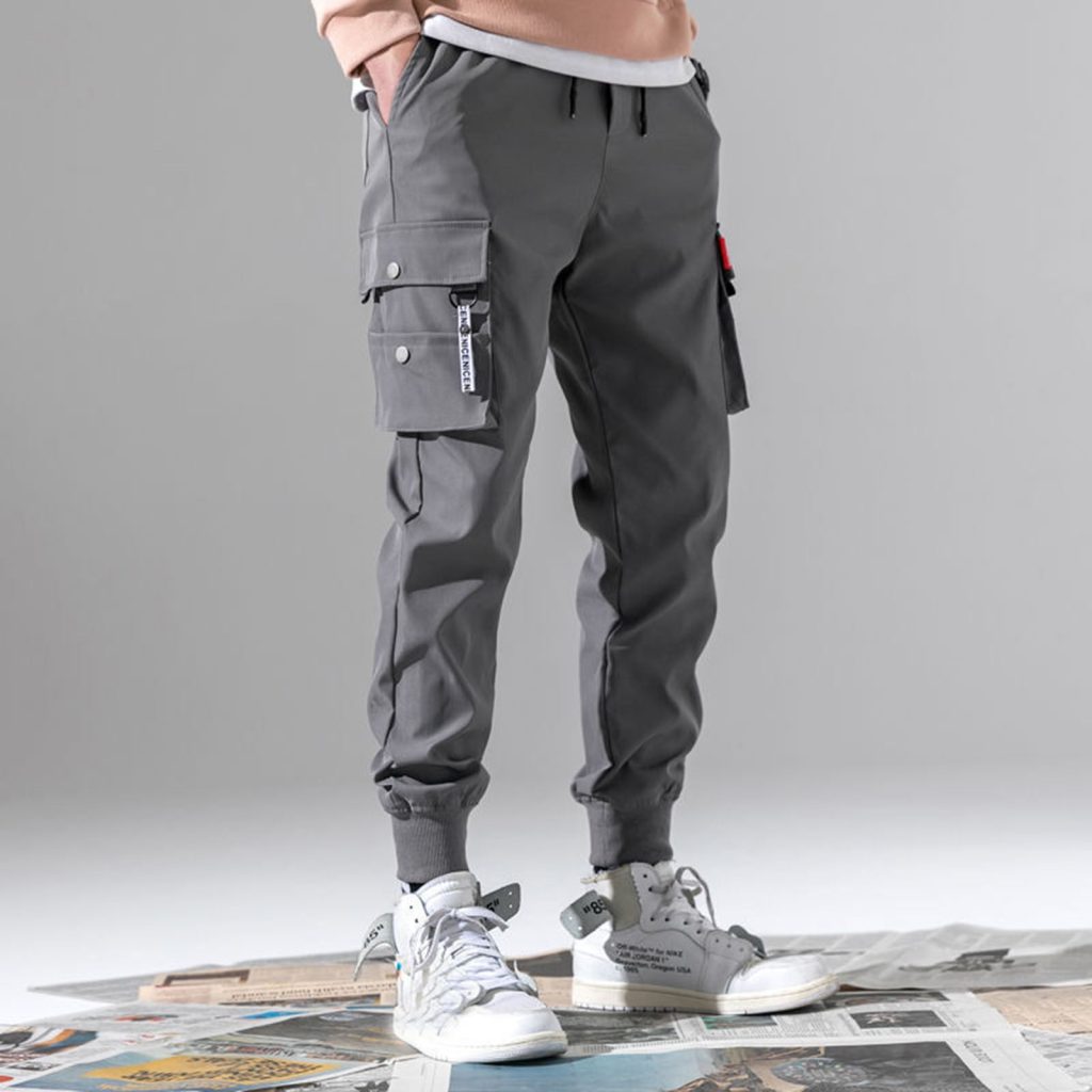 Gray cargo pants outfit