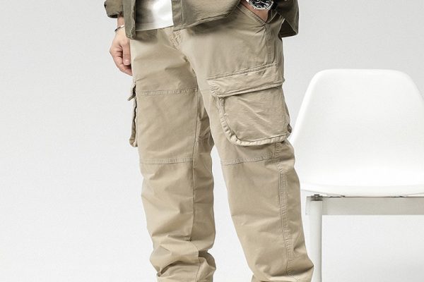 Cream cargo pants outfit