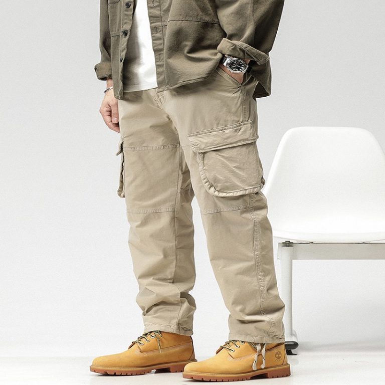 Cream cargo pants outfit