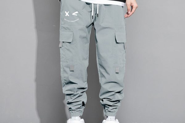 Gray cargo pants outfit