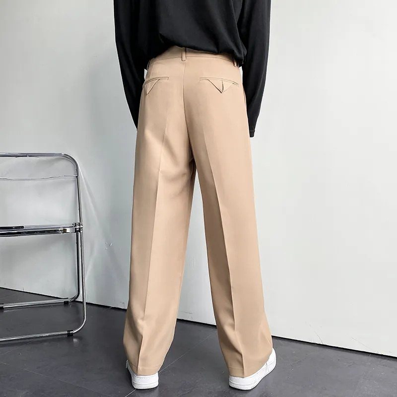 Casual beige pants outfit