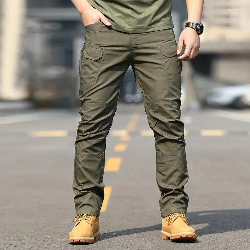 Men’s slim fit cargo pants