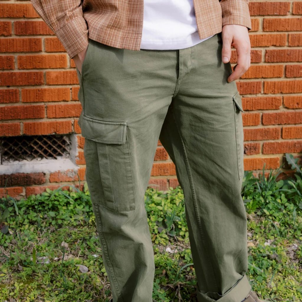 olive green cargo pants outfit